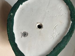 Figura de porcelana mujer con cesta