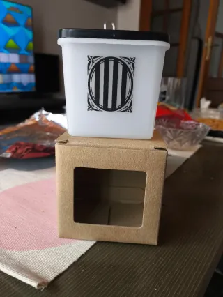 Urna blanca con tapa negra 2x2'50€