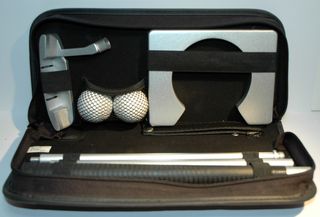 kit de putting de golf portátil o de escritorio.