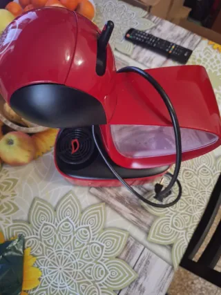 Cafetera Dolce Gusto Roja