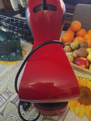 Cafetera Dolce Gusto Roja