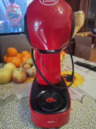Cafetera Dolce Gusto Roja