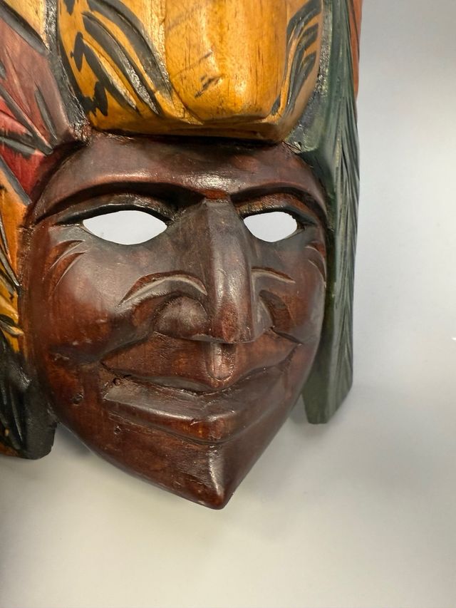 Máscara tribal madera tallada por indigenas