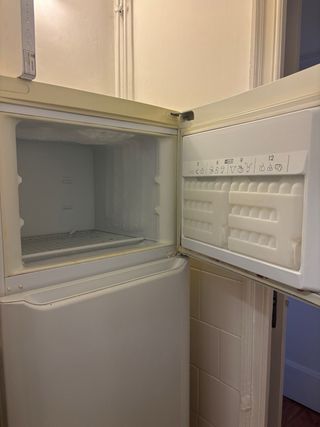 Nevera Ariston con congelador