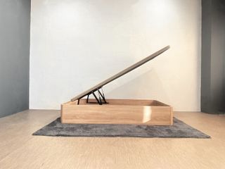 Canapé con arcón abatible a estrenar.