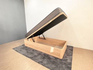 Canapé con arcón abatible a estrenar.