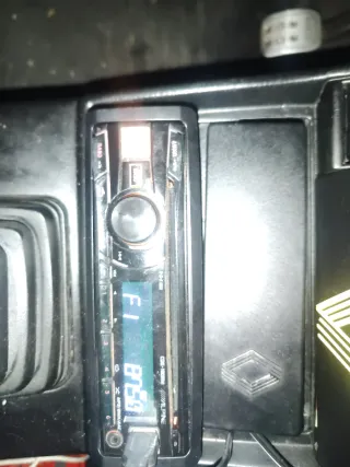 Radio Alpine CDE-180RM USB