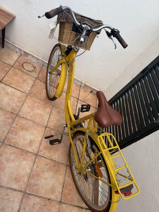 Bicicleta de paseo Kross amarilla