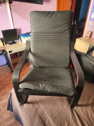 Silla mecedora muy cómoda.