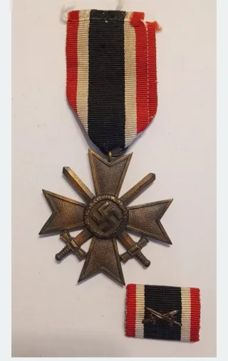 Militaria Cruz de Mérito com espadas Wehrmacht