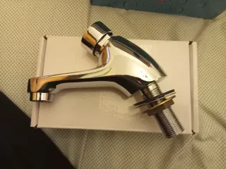 Grifo temporizado cromado