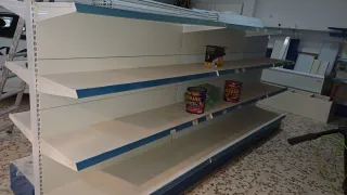 Estantería metálica blanca y azul