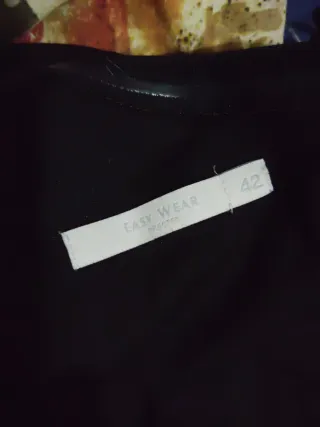 Vestido de fiesta negro con pedrería