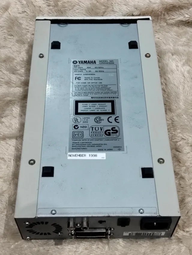 Yamaha CD-RW SCSI p/equipos DAW/Sampler/Synth 90's