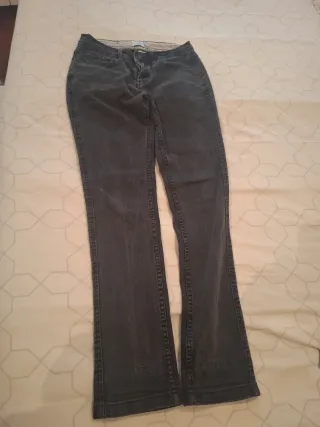 Pantalón vaquero hombre gris