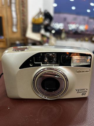 Cámara de película Yashica Zoomate 80 de 35 mm