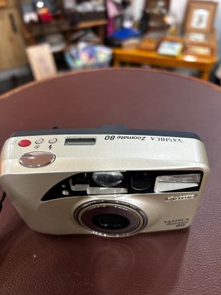 Cámara de película Yashica Zoomate 80 de 35 mm