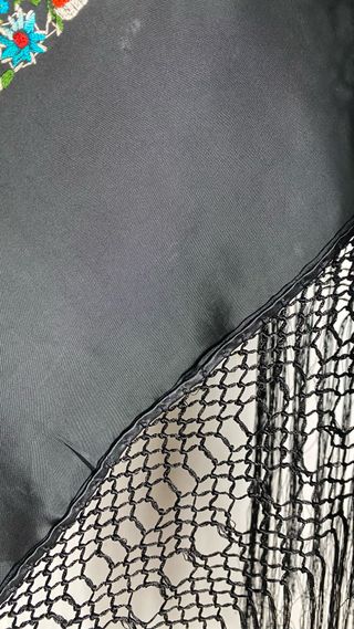 Mantón de Manila Negro con Flores y Pájaros