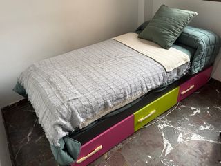 Cama con cajones