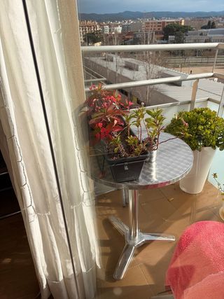 Mesa auxiliar redonda de metal