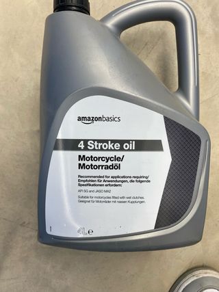 Aceite 4T Amazon Basics 4L Moto