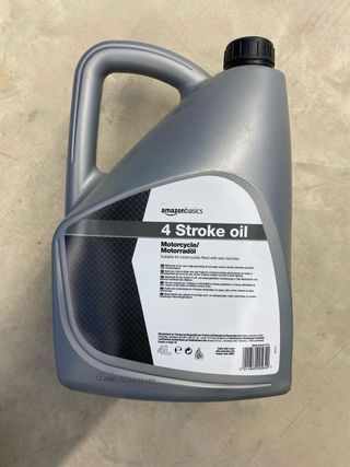 Aceite 4T Amazon Basics 4L Moto