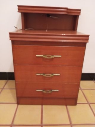 Cómoda, Mesitas y Espejo