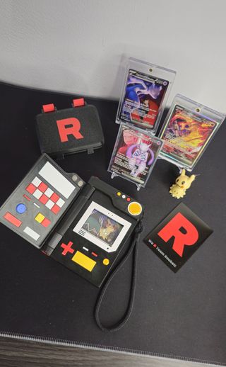 Pokédex Equipo Rocket 3D - Caja para cartas TCG