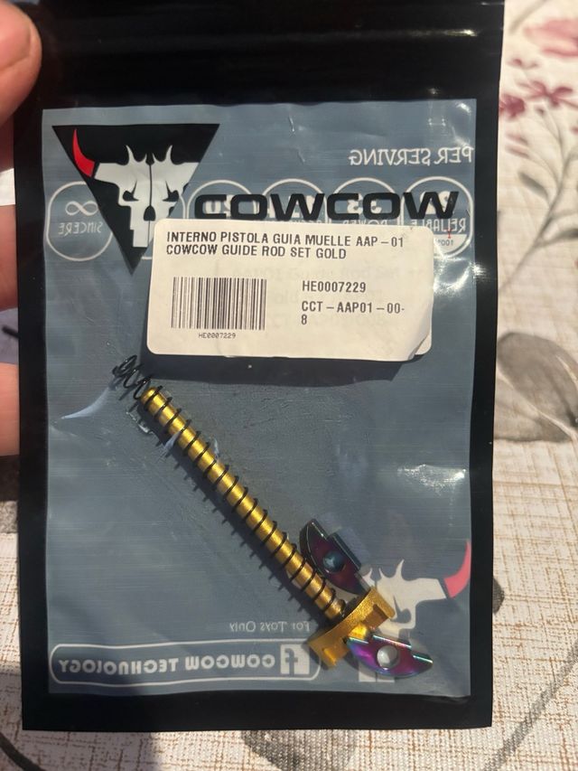 Guía de Muelle Cowcow AAP-01 Dorada