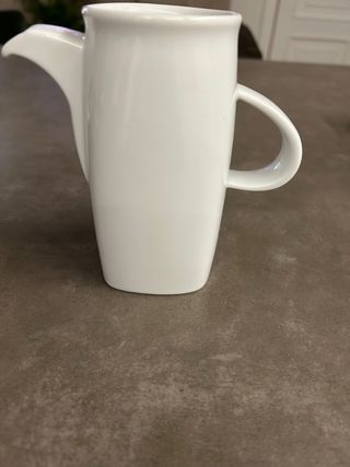 Jarrita para leche de porcelana blanca