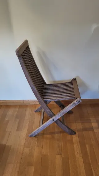 Silla de madera plegable exterior