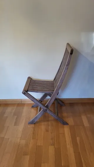 Silla de madera plegable exterior