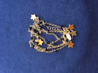 Collana con stelle e perline nere