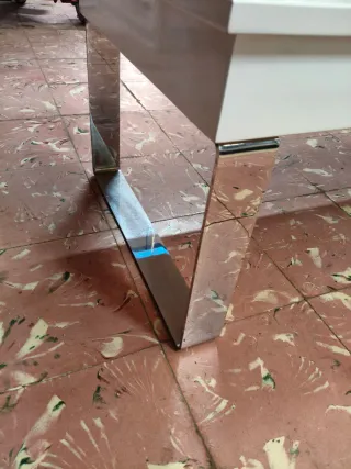 Mesa auxiliar moderna blanca