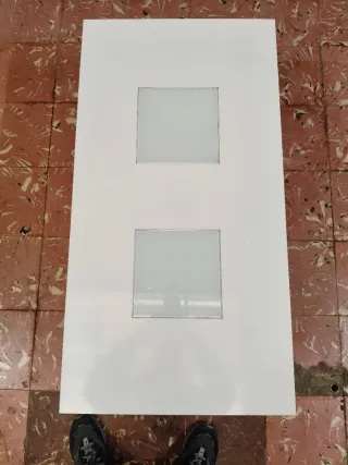 Mesa auxiliar moderna blanca