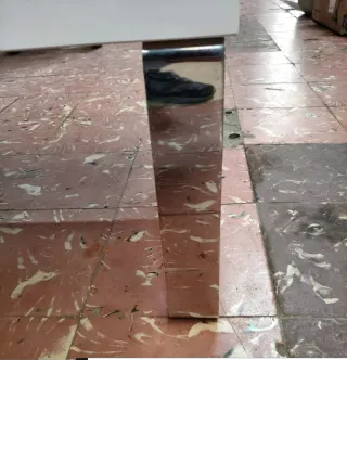 Mesa auxiliar moderna blanca