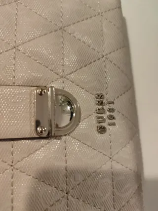 Cartera original Guess rosa con correa