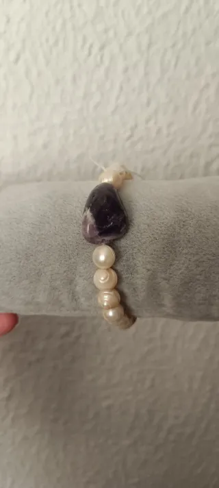 Pulsera de perlas de agua dulce y piedra amatista