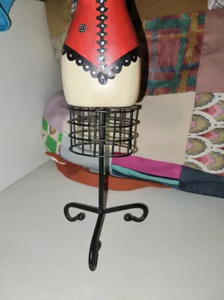 Porta joyas busto corsé rojo