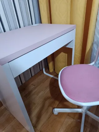 Escritorio y estantería ikea