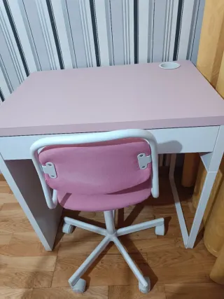 Escritorio y estantería ikea