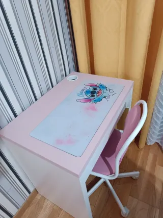 Escritorio y estantería ikea