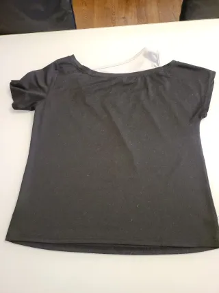 Maglia donna con scollo asimmetrico