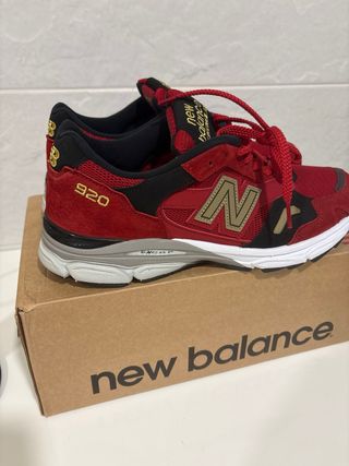 New Balance 920 Año del Buey Oro Rojo