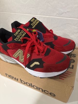 New Balance 920 Año del Buey Oro Rojo