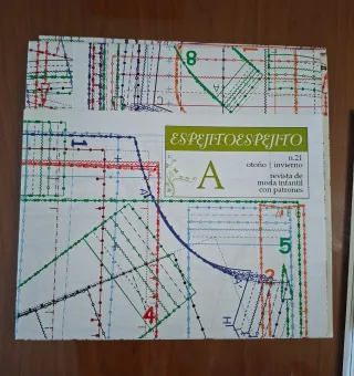 Revista de moda infantil con patrones