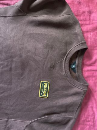 Sudadera Volcom Stone Negra y Dorada