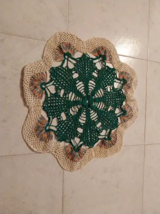 Centro de mesa ganchillo verde y beige