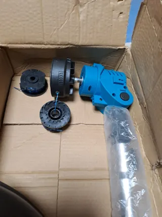 Desbrozadora eléctrica con carretes. Sin batería.