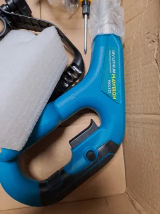 Desbrozadora eléctrica con carretes. Sin batería.